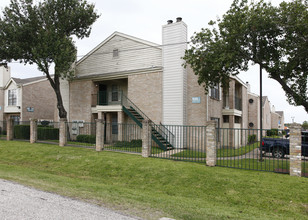 Remington Place Townhomes in Houston, TX - Building Photo - Building Photo