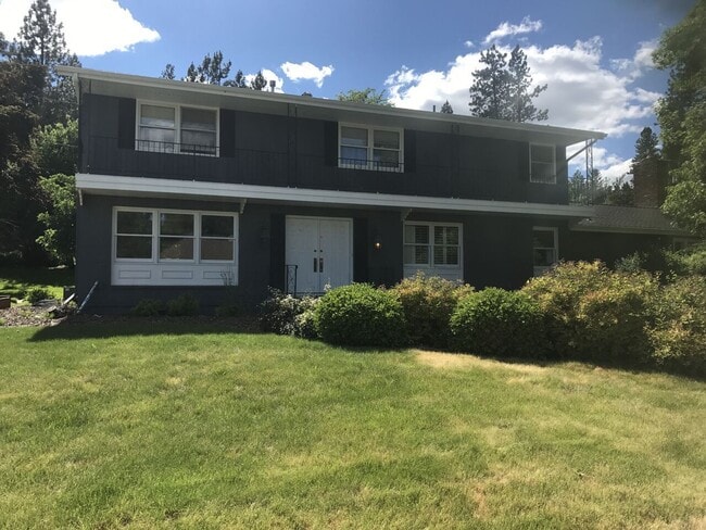 property at 10521 N Kensington Ct