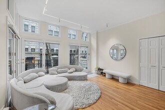 125 W Oak St in Chicago, IL - Building Photo - Building Photo