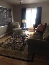 413 S Webster Ave, Unit 2 in Norman, OK - Foto de edificio - Building Photo