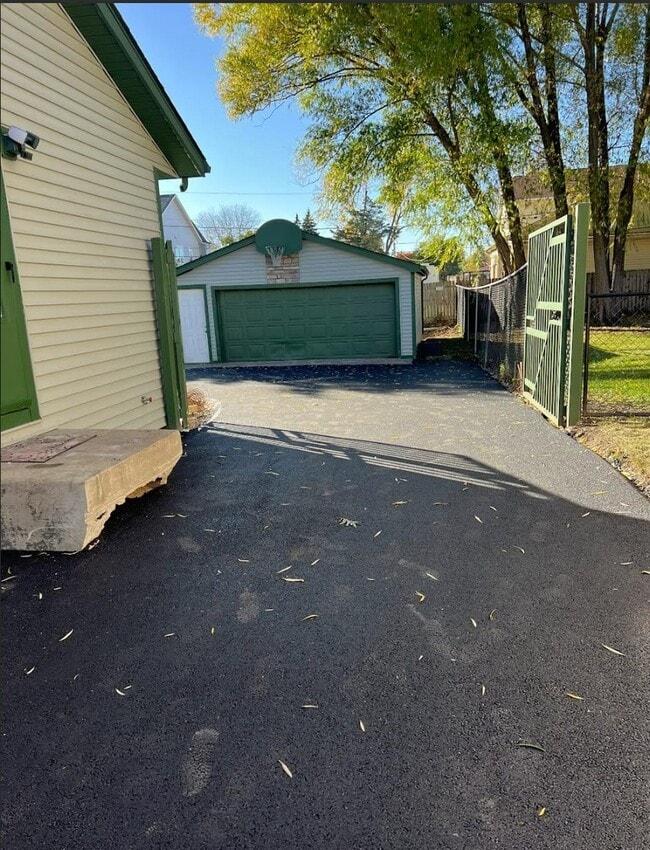 20564 Elizabeth Ave in Prairie View, IL - Building Photo - Building Photo