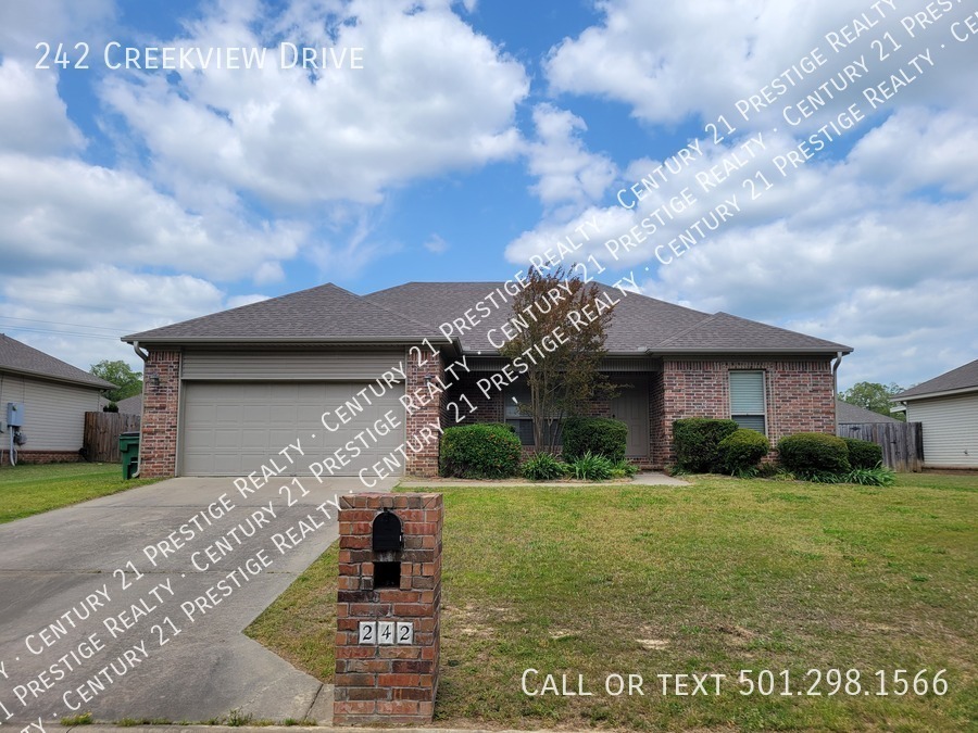 242 Creek View Dr in Austin, AR - Foto de edificio