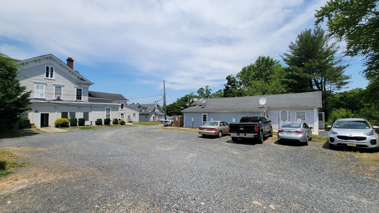 520 Highway 33 in Millstone Township, NJ - Building Photo