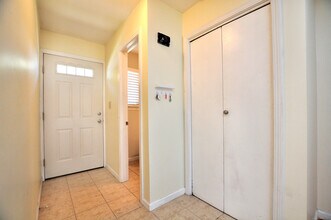 305 Timber Ln in Canton, CT - Building Photo - Building Photo