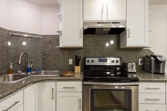 5122 N 31st Way-Unit -228 in Phoenix, AZ - Building Photo - Building Photo