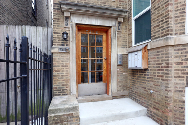 7408 N Hoyne Ave in Chicago, IL - Building Photo - Building Photo