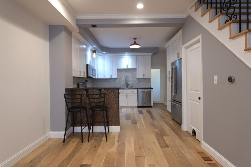 905 Watkins St in Philadelphia, PA - Building Photo