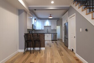 905 Watkins St in Philadelphia, PA - Building Photo - Building Photo