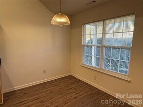 6319 Elliott Dr in Charlotte, NC - Foto de edificio - Building Photo