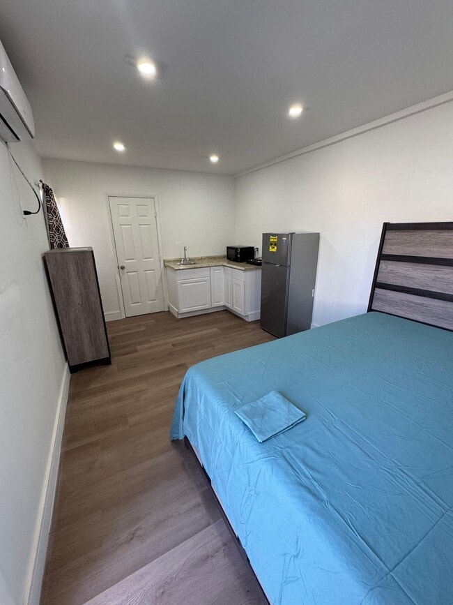 6842 NW 14th Ct in Plantation, FL - Foto de edificio - Building Photo