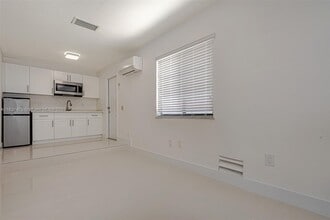 15530 SW 68th Terrace in Miami, FL - Foto de edificio - Building Photo