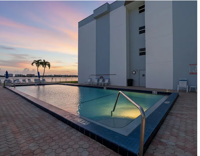 1516 S Lakeside Dr, Unit Water Front Condo in Lake Worth Beach, FL - Foto de edificio - Building Photo
