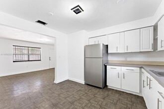 812 NW 55th Terrace in Miami, FL - Building Photo - Building Photo