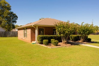 Hunter Pointe Apartments in Centreville, AL - Foto de edificio - Building Photo