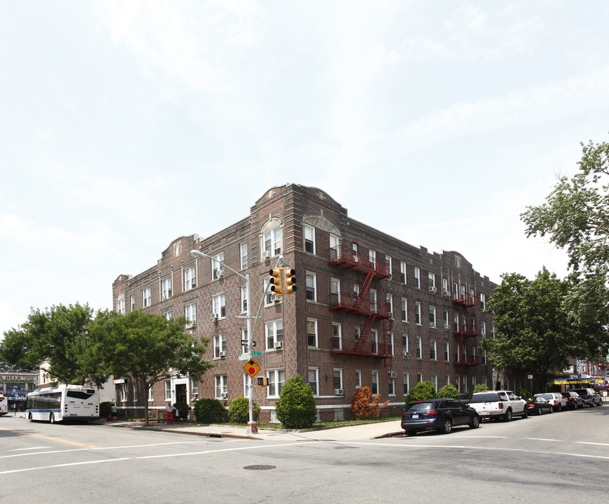 Sirkus Court in Brooklyn, NY - Foto de edificio