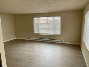 2839 Thorndyke Ave W in Seattle, WA - Building Photo - Building Photo