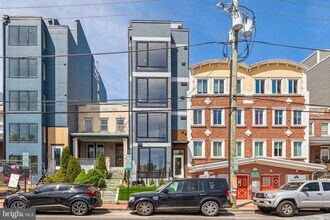 611 Kennedy St NW, Unit 202 in Washington, DC - Foto de edificio - Building Photo