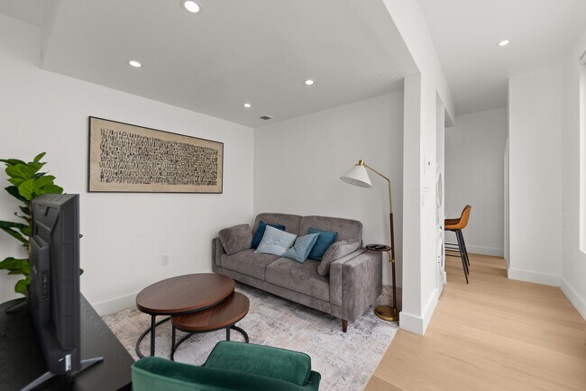 19-23-23 St Marks Pl, Unit SI ID1499940P in New York, NY - Building Photo - Building Photo