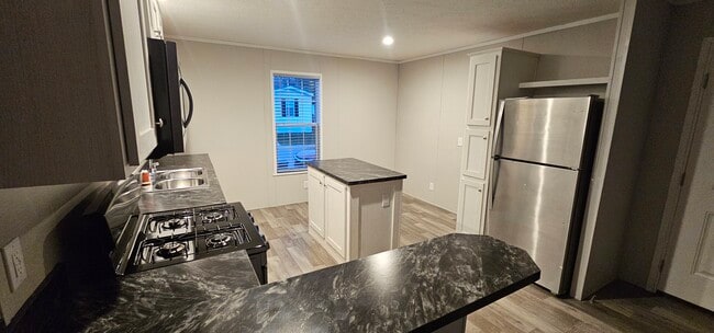 207 Redwood Ct in Belleville, MI - Building Photo - Building Photo