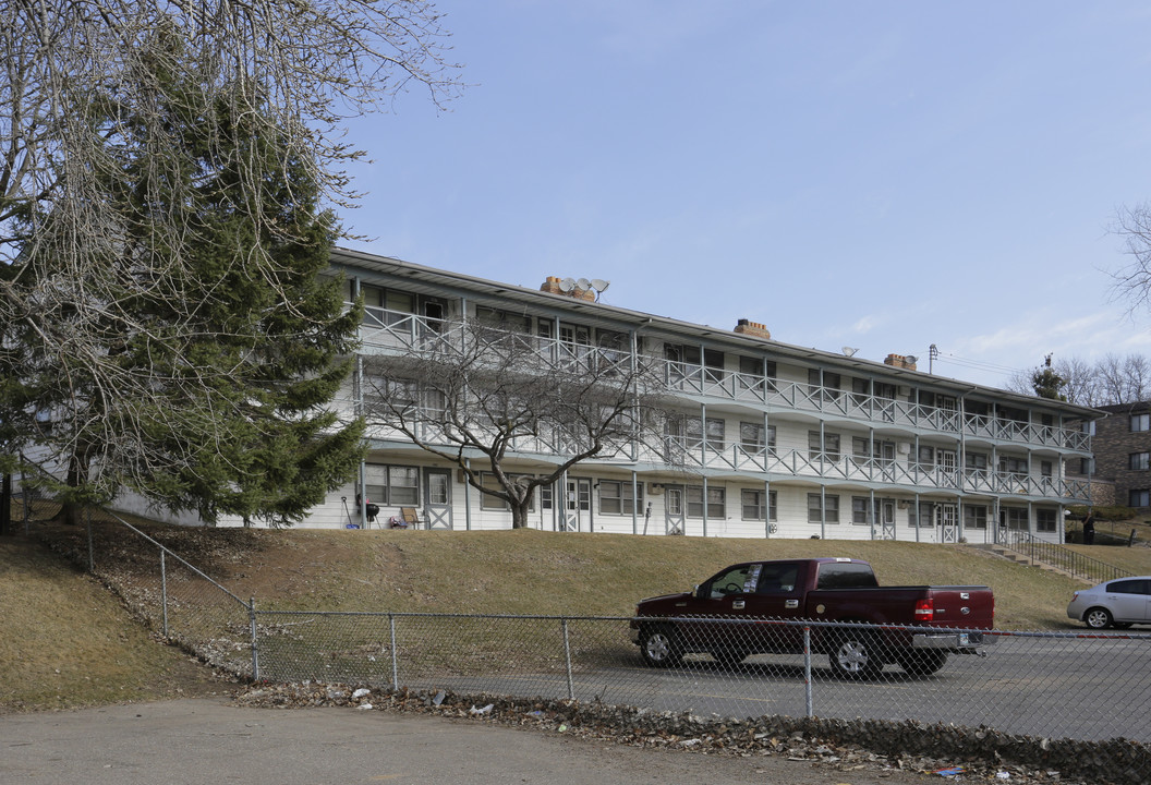 Hillcrest Apartments in Columbia Heights, MN - Foto de edificio