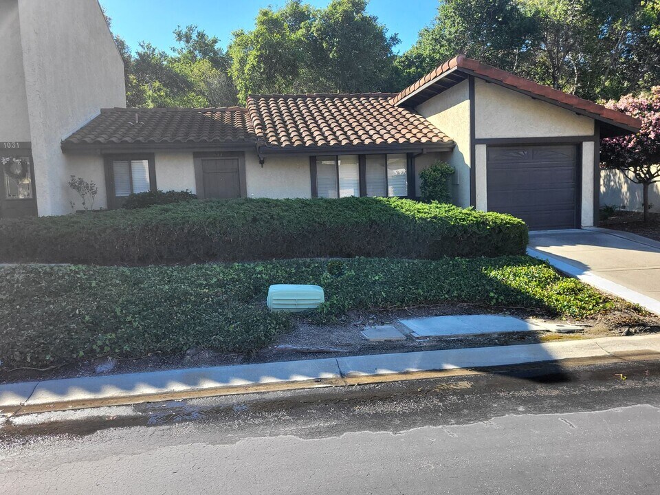 1033 Meadow Way in Arroyo Grande, CA - Building Photo