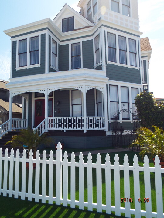 277-279 C Ave in Coronado, CA - Building Photo