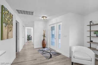 5301 Shalley Cir E in Ft. Myers, FL - Building Photo - Building Photo