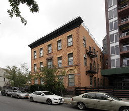 484 Humboldt St in Brooklyn, NY - Building Photo - Building Photo