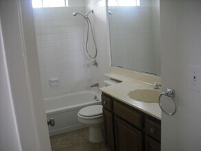 2560 Sextant Ave in Port Hueneme, CA - Building Photo - Building Photo