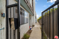 2337 Oak St in Santa Monica, CA - Building Photo - Building Photo