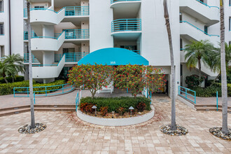 Park Shore Landings in Naples, FL - Building Photo - Building Photo