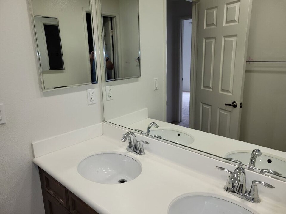 21 Harrison Way in Mission Viejo, CA - Building Photo