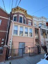 32-26-32106 106th St in Queens, NY - Building Photo - Building Photo