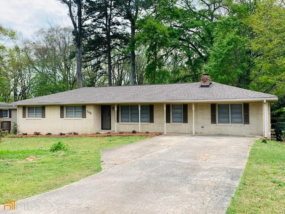 105 Sunrise Dr in Newnan, GA - Building Photo