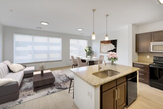 Helios in Englewood, CO - Foto de edificio - Building Photo