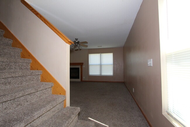915 Jackalope Ct in Junction City, KS - Foto de edificio - Building Photo