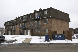 Century Point Apartments in Glendale Heights, IL - Building Photo - Building Photo