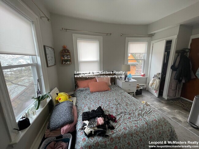 592 Cambridge St, Unit 11 in Boston, MA - Foto de edificio - Building Photo