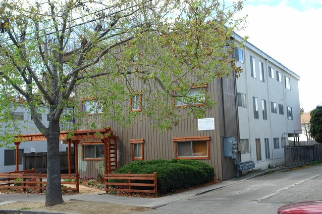 Roosevelt in Berkeley, CA - Foto de edificio - Building Photo