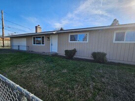 1004 Stevens St in Medford, OR - Building Photo