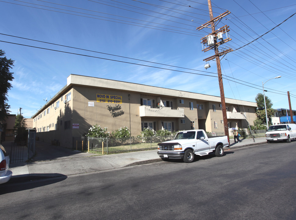 Variel Towers in Canoga Park, CA - Building Photo