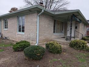 7302 East Washington Street, Unit A in Indianapolis, IN - Building Photo - Building Photo