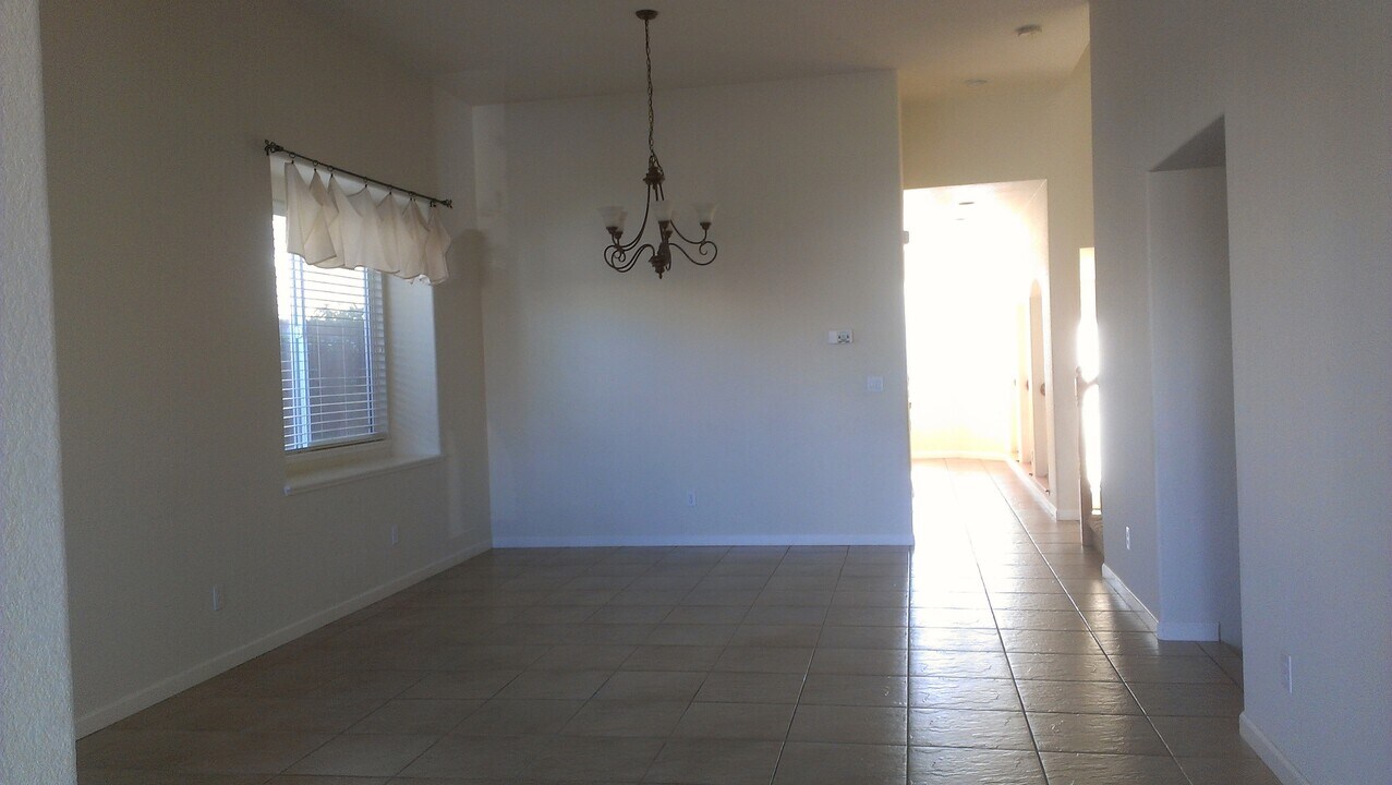 2224 Petruchio Way in Roseville, CA - Building Photo