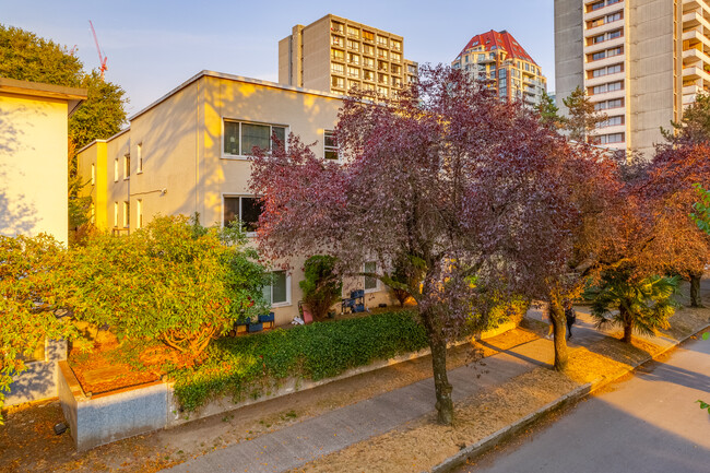 Harcrest Apartments in Vancouver, BC - Building Photo - Building Photo