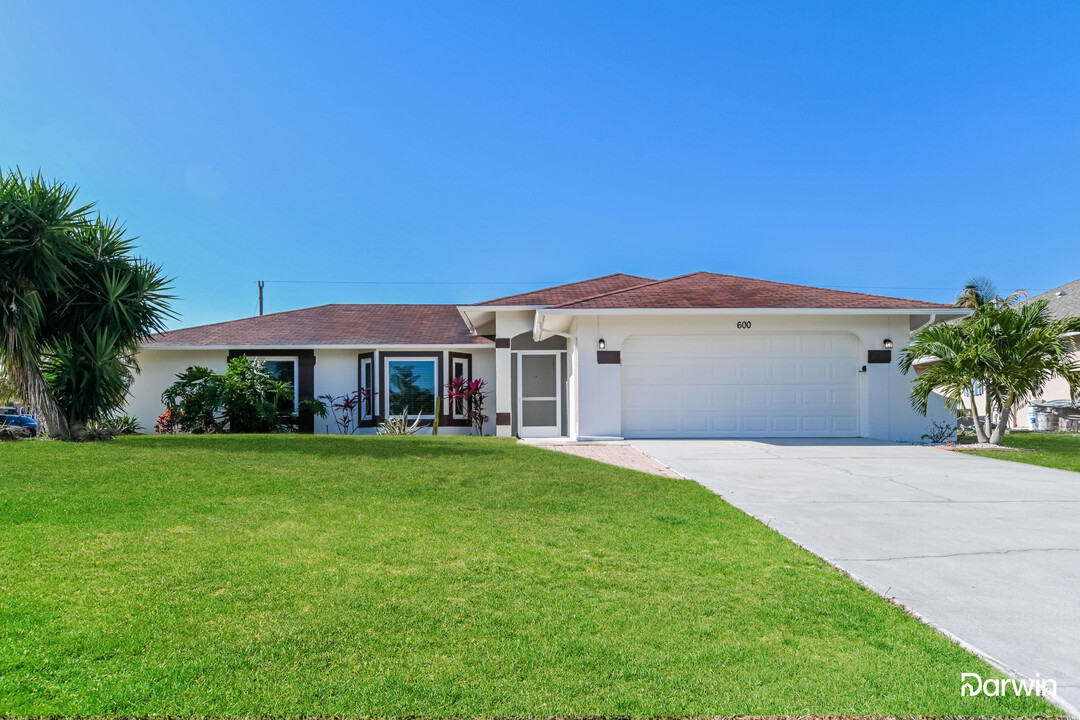 600 SW 18th Terrace in Cape Coral, FL - Building Photo