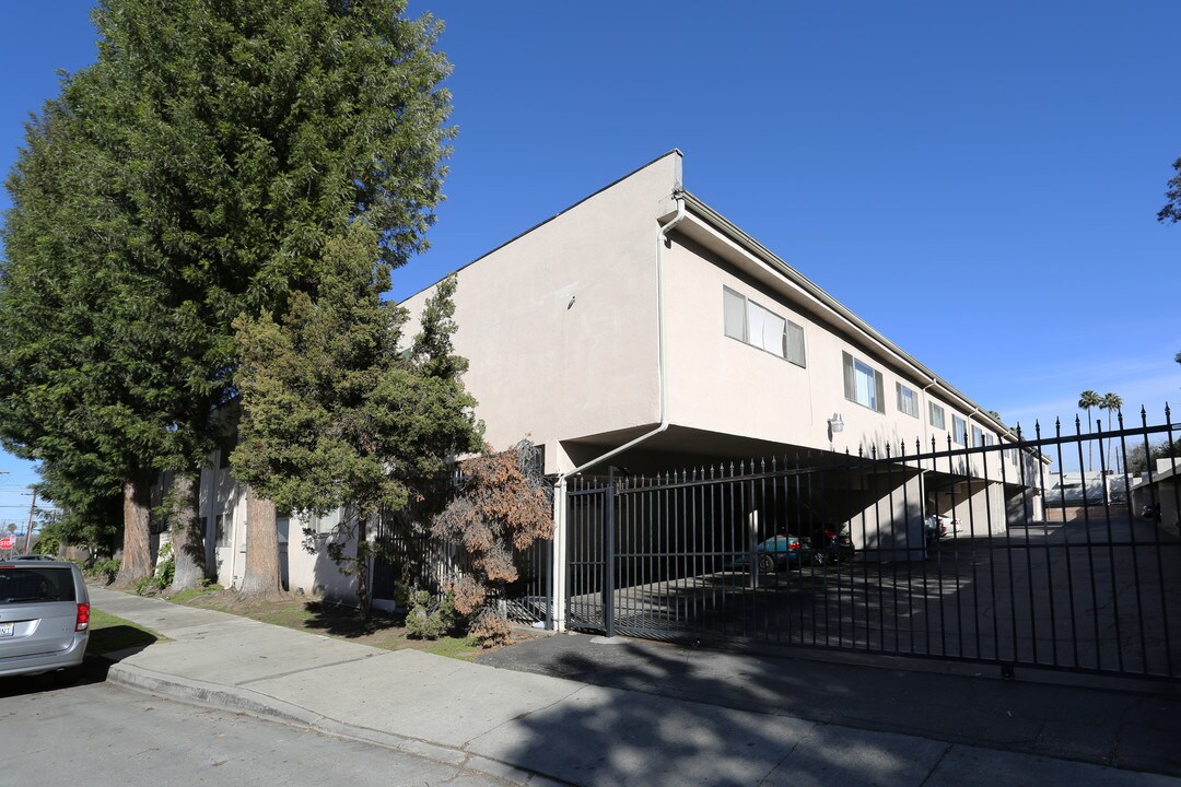 Villa Burbank in Encino, CA - Building Photo