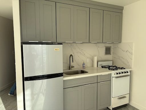 750 Amana St in Honolulu, HI - Building Photo - Building Photo