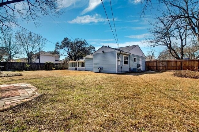 1316 Zora St