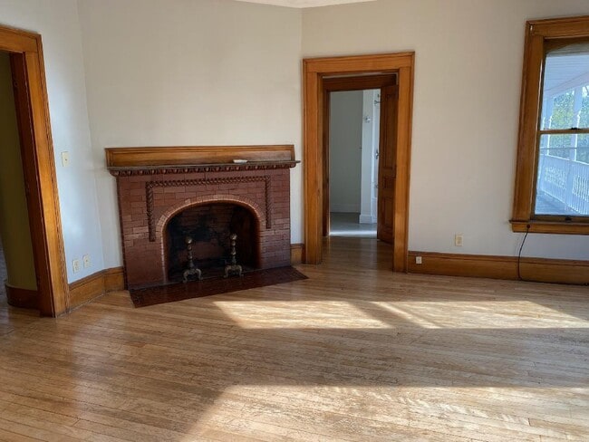 54 Wellington St, Unit 2 in Barre, VT - Foto de edificio - Building Photo
