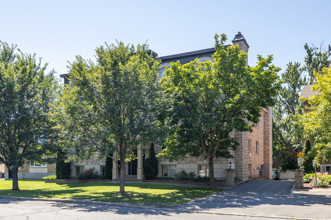 1662 Russell Rd in Ottawa, ON - Building Photo - Building Photo